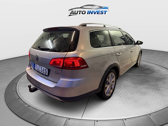 Volkswagen Passat Alltrack 3 of 5