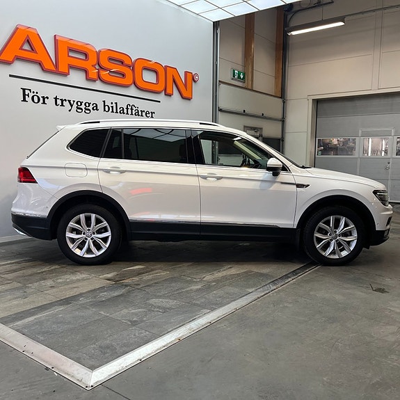 Volkswagen Tiguan Allspace 4 of 5