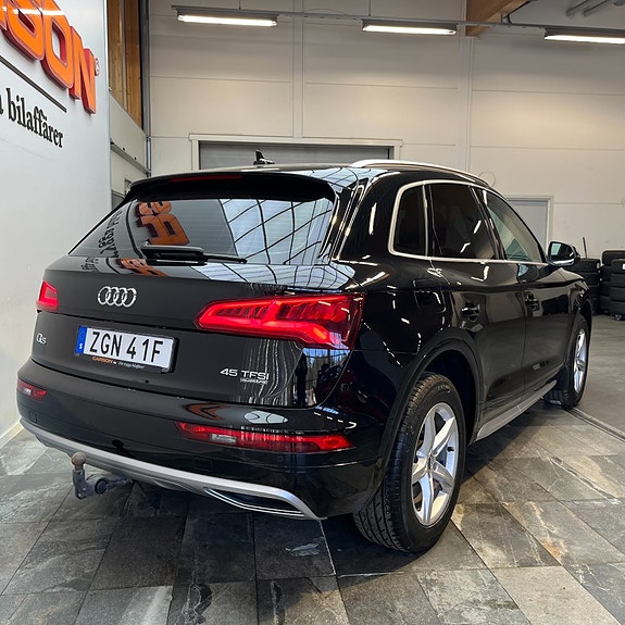 Audi Q5 4 of 5