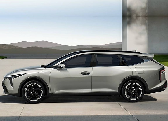 Kia K4 2 of 5