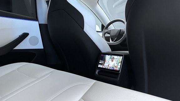 Tesla Model 3 11 of 27