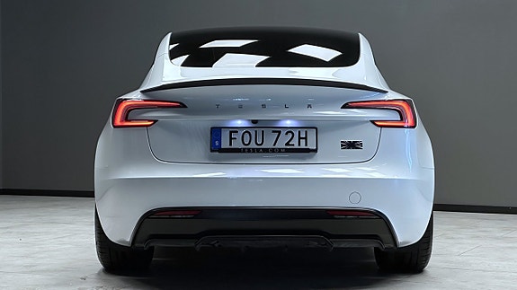 Tesla Model 3 25 of 27