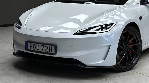 Tesla Model 3 17 of 27