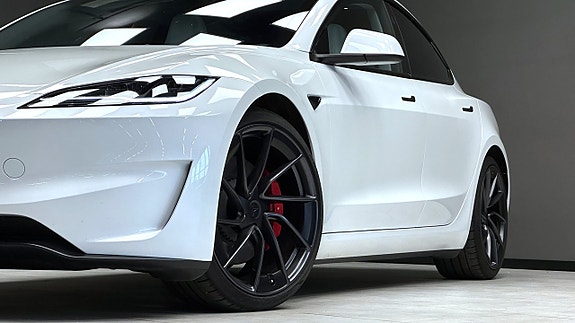 Tesla Model 3 20 of 27