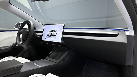 Tesla Model 3 7 of 27