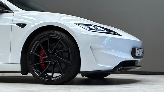 Tesla Model 3 19 of 27