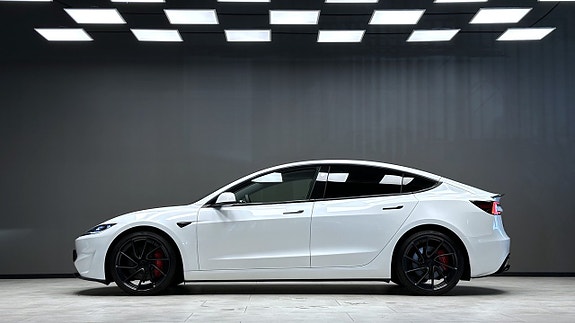 Tesla Model 3 4 of 27