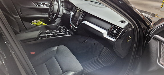 Volvo V60 Cross Country 5 of 15