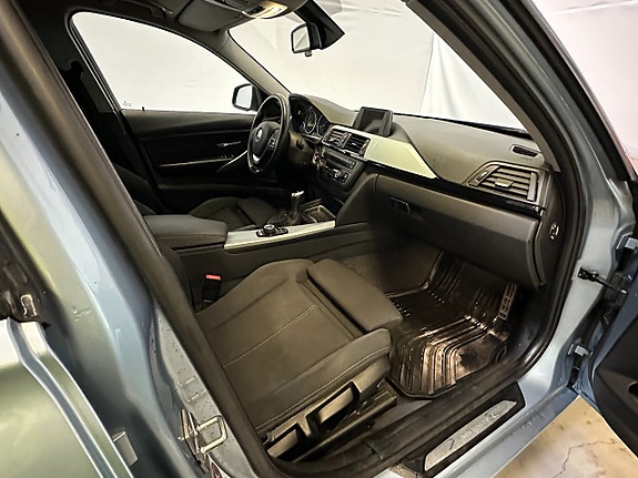 BMW 320 12 of 13