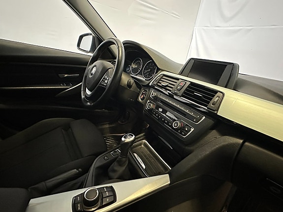 BMW 320 9 of 13