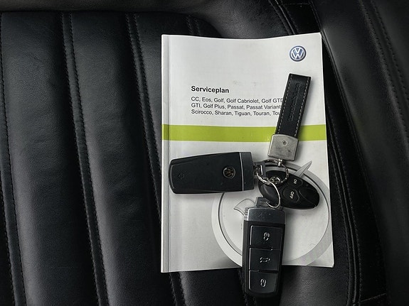 Volkswagen Passat 16 of 16