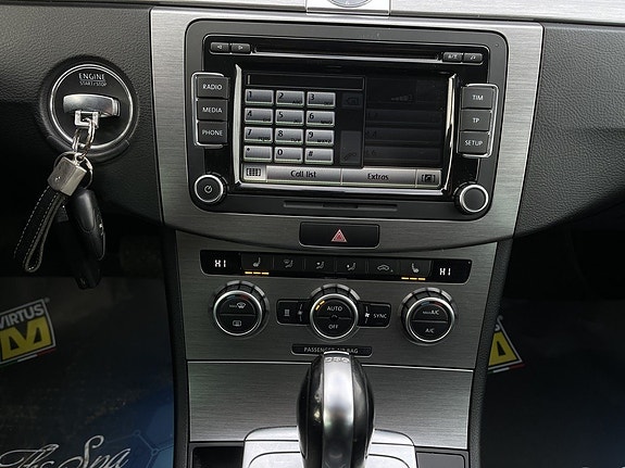 Volkswagen Passat 12 of 16