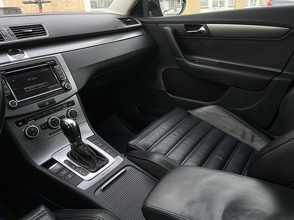 Volkswagen Passat 11 of 16