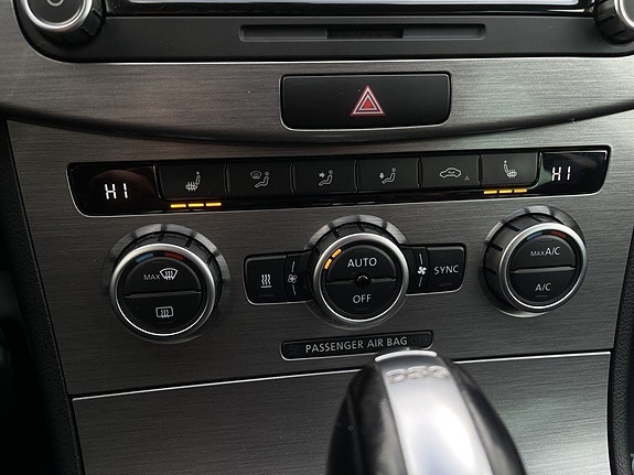 Volkswagen Passat 14 of 16