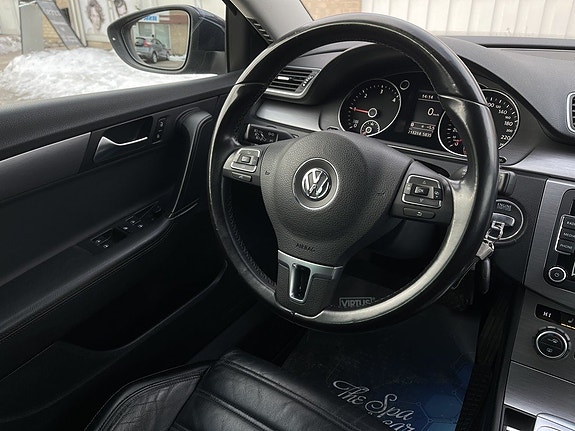 Volkswagen Passat 10 of 16