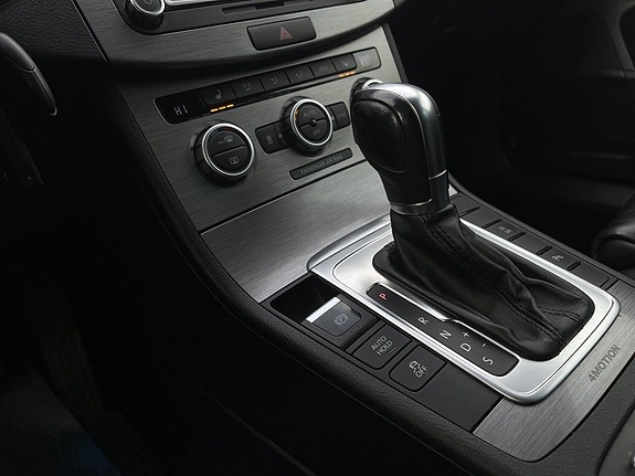 Volkswagen Passat 9 of 16