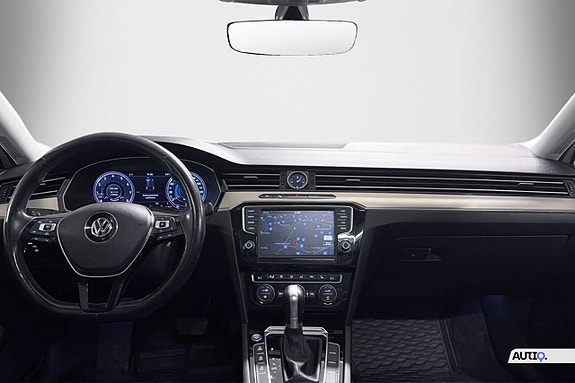 Volkswagen Passat 11 of 21
