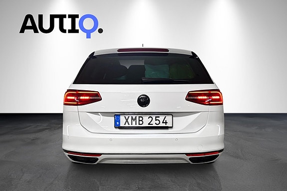 Volkswagen Passat 7 of 21