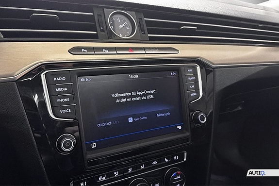 Volkswagen Passat 17 of 21
