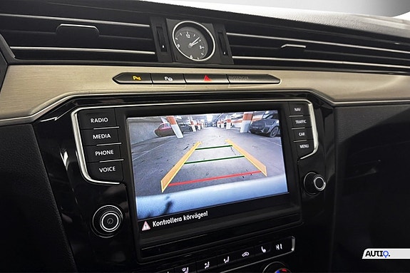 Volkswagen Passat 16 of 21