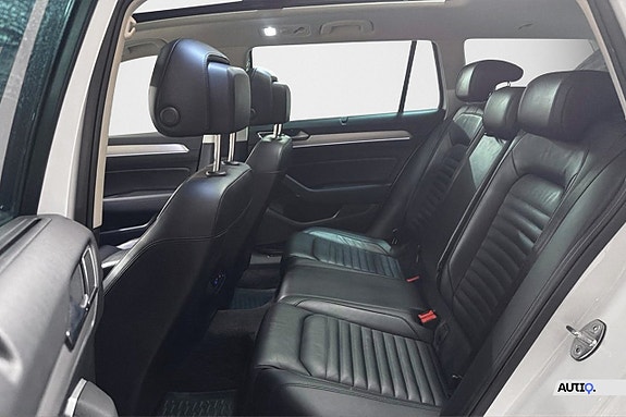 Volkswagen Passat 19 of 21