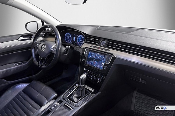 Volkswagen Passat 12 of 21