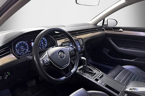 Volkswagen Passat 10 of 21