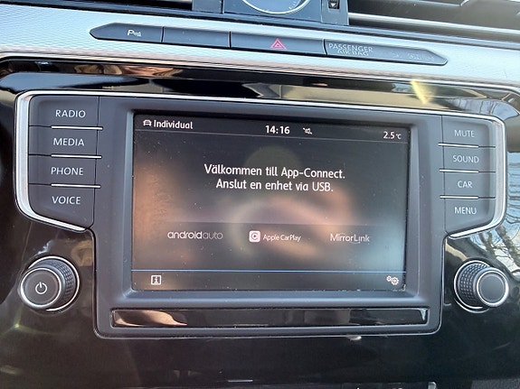 Volkswagen Passat Alltrack 7 of 13