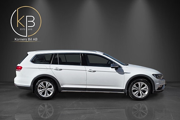 Volkswagen Passat Alltrack 2 of 13