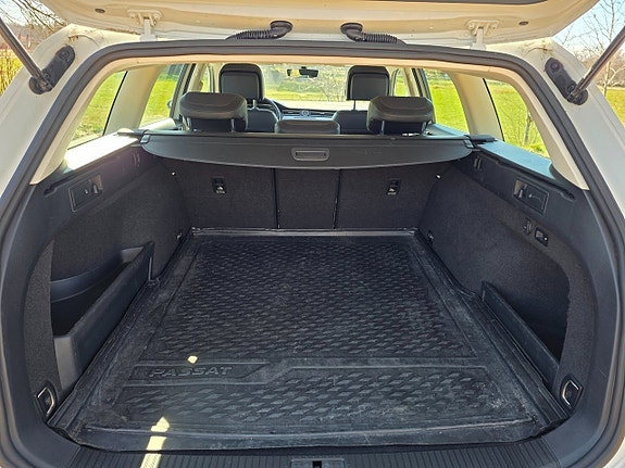 Volkswagen Passat Alltrack 10 of 13