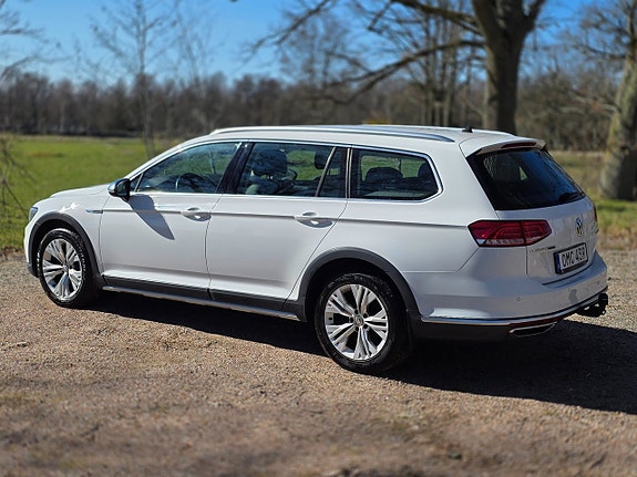Volkswagen Passat Alltrack 4 of 5