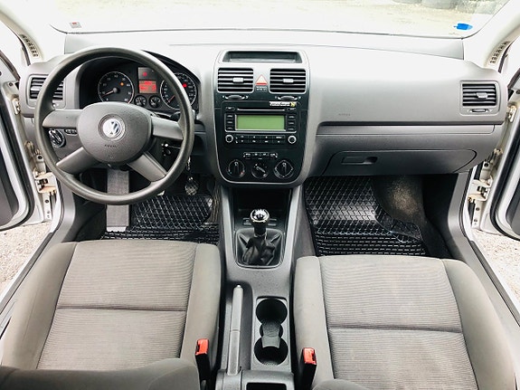 Volkswagen Golf V 2 of 7