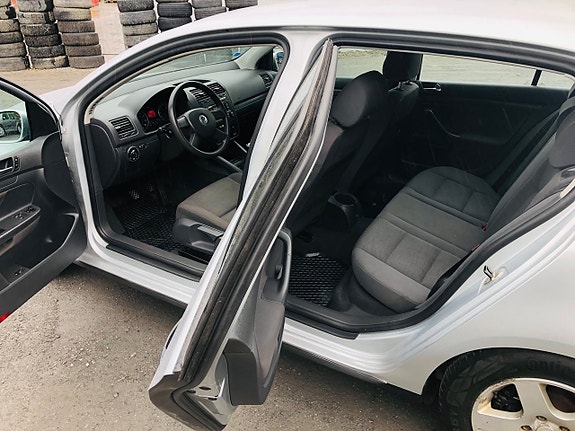 Volkswagen Golf V 3 of 7