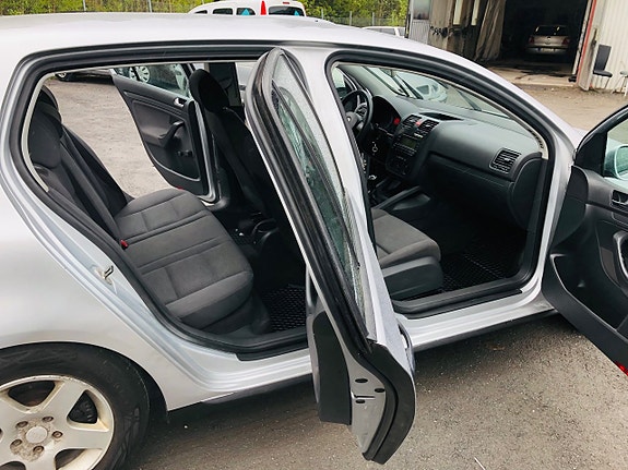Volkswagen Golf V 4 of 7