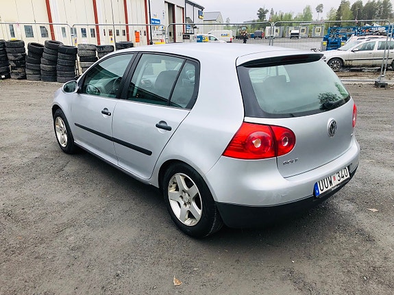 Volkswagen Golf V 5 of 7