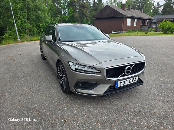 Volvo V60 2 of 11