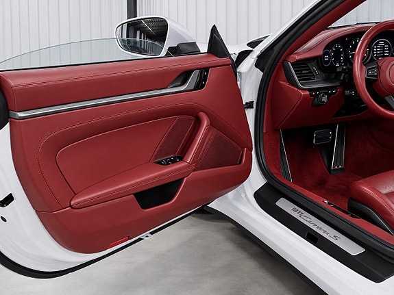 Porsche 911 17 of 30