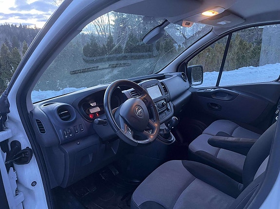 Opel Vivaro 10 of 17
