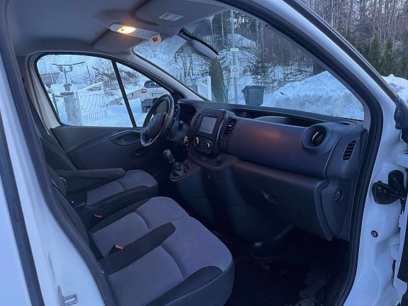 Opel Vivaro 12 of 17