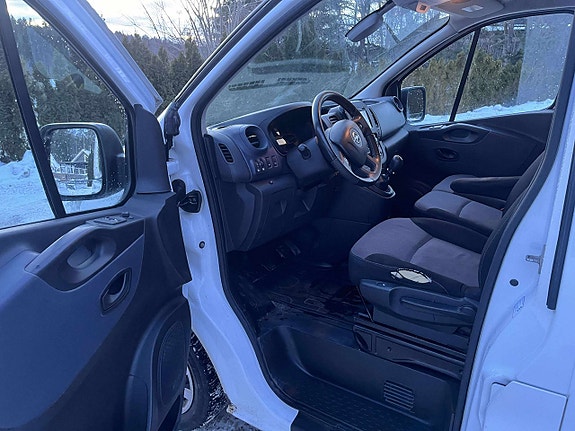 Opel Vivaro 8 of 17