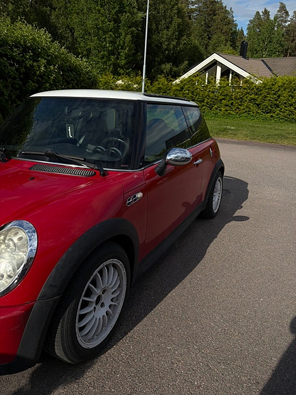 MINI Cooper S 2 of 5