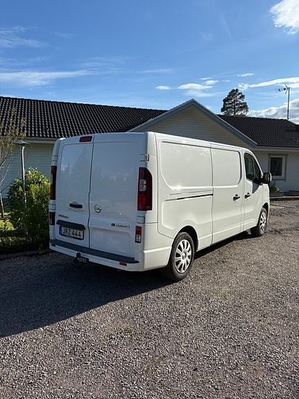 Opel Vivaro 4 of 9