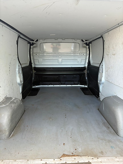 Opel Vivaro 9 of 9