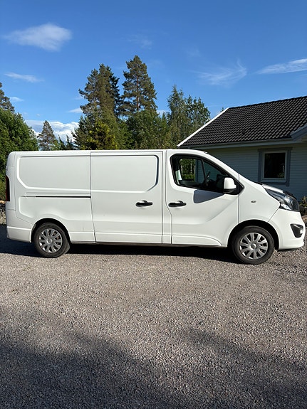 Opel Vivaro 2 of 9