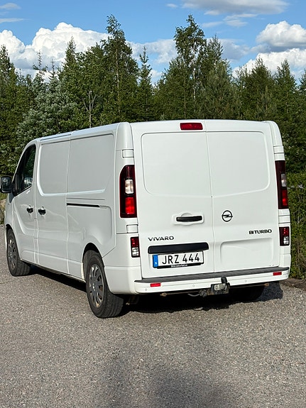 Opel Vivaro 3 of 9