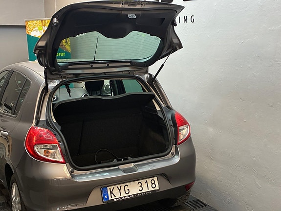 Renault Clio 12 of 13