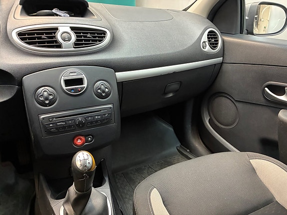 Renault Clio 11 of 13