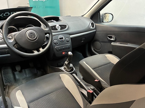 Renault Clio 9 of 13