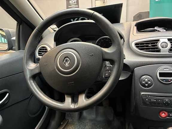 Renault Clio 10 of 13