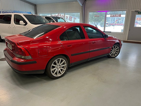 Volvo S60 4 of 5